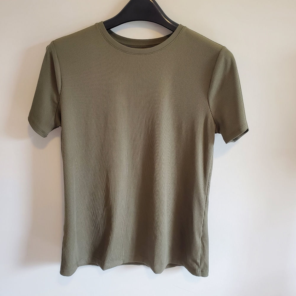 Nine West women's M crewneck shirt